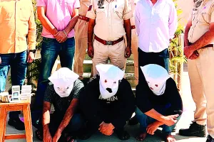 एटीएम कार्ड बदलकर धोखाधड़ी करने वाले 3 बदमाश गिरफ्तार : अन्य राज्यों से गैंग रहती है सक्रिय, बदमाशों ने की कई वारदात