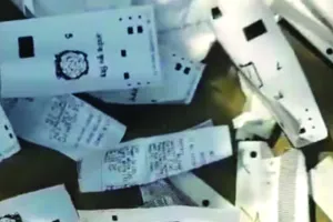 बिहार में सड़क किनारे मिलीं वीवीपेट पर्चियां : एआरओ निलंबित, एफआई दर्ज कराने के आदेश