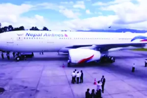 नेपाल में हवाई सेवा बाधित : रनवे की लाइटें बंद होने के कारण उड़ाने बंद, ठीक करने के लिए टीम तैनात 