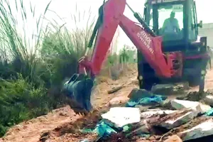 जेडीए की कार्रवाई : कृषि भूमि पर बसाई जा रही अवैध कॉलोनी, सतर्कता दस्ते ने निर्माणों को किया ध्वस्त 