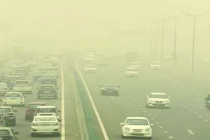 दिल्ली की हवा खराब : बढ़ रहा प्रदूषण का खौफ, वर्क फ्रॉम होम को मंजूरी