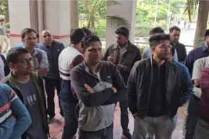 एसएमएस मेडिकल कॉलेज : रेजिडेंट डॉक्टरों का पैरामेडिकल संस्थान में डॉक्यूमेंट वेरिफिकेशन के लिए बुलाने पर कड़ा विरोध, उचित व्यवस्था की मांग 