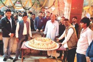 भैरू बाबा का मनाया जन्मोत्सव : 101 किलो का काटा केक, 71 सौ दीपकों से जगमगाया भैरव धाम