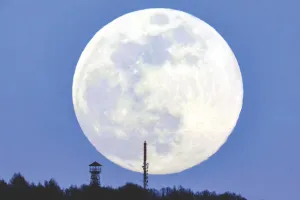 अंतरिक्ष में 5 नवंबर को दिखेगा सुपरमून का दिलचस्प नजारा, धरती के सबसे करीब आ रहा चांद