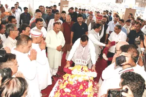 इंदिरा देवनानी की पार्थिव देह पंचतत्व में विलीन, मुख्यमंत्री सहित कई मंत्रियों ने किए श्रद्धासुमन अर्पित