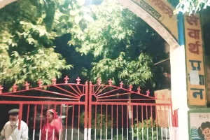 कस्तूरबा गांधी आवासीय विद्यालय : 4 बालिकाएं दीवार फांदकर फरार, पैदल जाती मिलीं