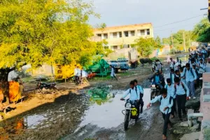 भगवानपुरा विद्यालय सड़क मार्ग का मामला : शिक्षा की डगर मुश्किल, कीचड़, गंदगी से आफत, आठ गांवों के लोगों का है आवागमन