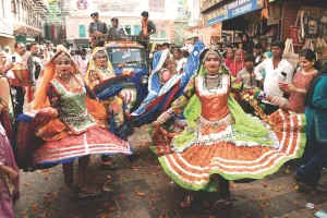 अंतरराष्ट्रीय पुष्कर मेला : कार्तिक पंचतीर्थ स्नान शुरू, सवा लाख श्रद्धालुओं ने लगाई आस्था की डुबकी ; चार दिन चलेगा धार्मिक मेला
