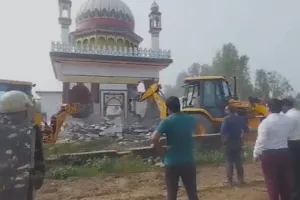 हरिद्वार में प्रशासन की बड़ी कार्रवाई, अवैध मकबरा ध्वस्त