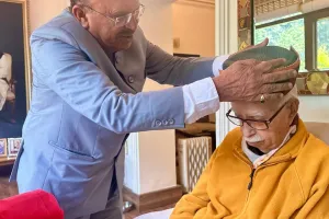 विधानसभाध्यक्ष श्री वासुदेव देवनानी ने पूर्व उप प्रधानमंत्री श्री लालकृष्ण आडवानी का आशीर्वाद लिया 