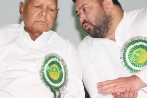 RJD का बड़ा एक्शन: बिहार चुनाव में हार के बाद आरजेडी ने 32 गायकों को भेजा नोटिस