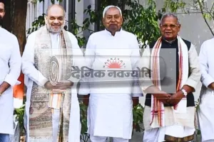 बिहार में नई सरकार के गठन से पहले NDA में बराबरी के फार्मूले पर तकरार, दिल्ली में सियासी हलचल तेज, नीतीश कल देंगे इस्तीफा