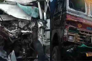 छ्त्तीसगढ़ में बड़ा हादसा: भयावह सड़क हादसे में 2 जवान समेत 5 लोगों की मौत