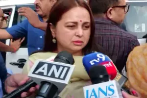 चुनाव हार के बाद रोहिणी आचार्य का भावुक विस्फोट! बोलीं मुझे मारा-पीटा, चप्पलें उठाई, पिता को अपनी गंदी किडनी लगवा दी...जानें और क्या क्या कहा ?