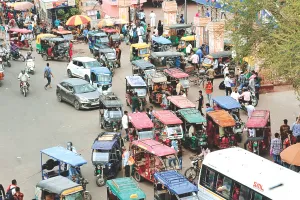 जयपुर की सड़कों पर बिना ड्राइविंग लाईसेंस के मौत बनकर दौड़ रहे ई-रिक्शे : आरटीओ प्रथम ने 5 हजार ई-रिक्शा की आरसी की निरस्त, नोटिस बने खानापूर्ति