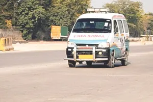 सिलेंडर में ऑक्सीजन खत्म, नवजात ने एम्बुलेंस में तोड़ा दम