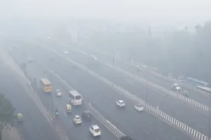 दिल्ली की हवा फिर जहरीली : ग्रैप -4 हटते ही 'बहुत खराब' श्रेणी में पहुँचा प्रदूषण का प्रकोप, कई इलाकों में एक्यूआई 400 के पार दर्ज