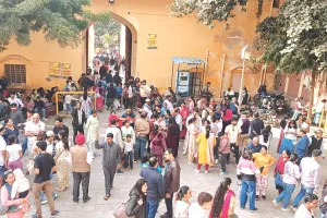 पर्यटन सीजन में जयपुर की रौनक चरम पर : ऐतिहासिक धरोहरों पर उमड़े सैलानी, शेर और बघेरों को देखकर रोमांच किया महसूस 