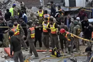 पाकिस्तान में आंतकवादियों का सेना पर हमला : गोलीबारी में 6 जवानों की मौत, संदिग्ध ठिकानों पर दागे तोप के गोले 