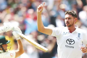 मेलबर्न में गेंदबाजों का दबदबा : एक दिन में गिरे 20 विकेट, ऑस्ट्रेलिया 152 पर आउट, इंग्लैंड 110 पर हुई ढेर