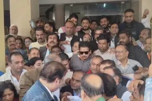 जयपुर में मनरेगा के समर्थन में कांग्रेस का जोरदार प्रदर्शन, महात्मा गांधी के चित्र के साथ निकाला शांतिपूर्ण मार्च