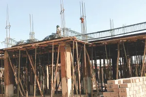 कछुआ चाल से चल रहा थाने का भवन निर्माण कार्य, डेढ़ साल होने के बाद भी पूरा नहीं हो सका काम