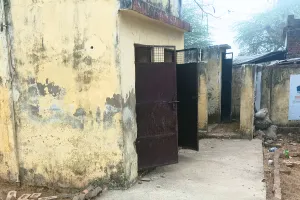 पंचायत मुख्यालय पर शोपीस बने जनसुविधाघर