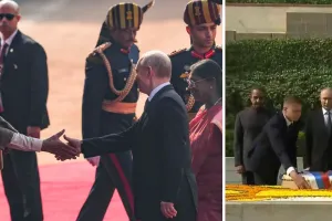 रूसी राष्ट्रपति व्लादी​मीर पुतिन का राष्ट्रपति भवन में औपचारिक स्वागत, राजघाट पर महात्मा गांधी को किया याद 