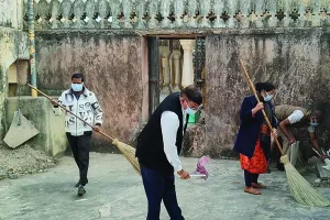 हवामहल में स्वच्छता का संदेश : स्टाफ और गाइडों ने किया श्रमदान, स्वच्छता कार्यक्रम के तहत ऐतिहासिक स्मारक के हर कोने में चली सफाई मुहिम