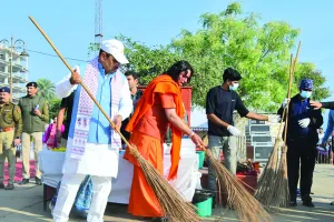 स्वच्छता जागरूकता एवं श्रमदान कार्यक्रम : जलमहल की पाल पर मुख्यमंत्री ने लगाई झाड़ू, स्वच्छता का दिया संदेश