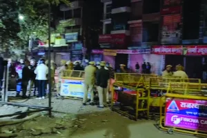 चौमूं में मस्जिद के बाहर रेलिंग लगाने पर बवाल : पथराव में 6 पुलिसकर्मी घायल, आंसू गैस से किए हालात काबू 