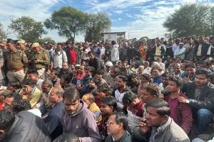 केन्द्रीय विद्यालय की मांग को लेकर चौथे दिन राजगढ़ कस्बा बंद : कोठी नारायणपुर बाईपास पर लगाया जाम, हजारों की संख्या में पहुंचे लोग 