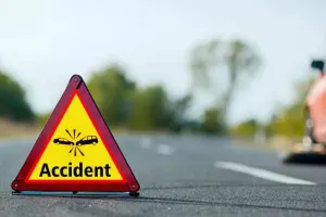 कार-बाइक की टक्कर में एक की मौत : रैपीडो से कमरे पर लौट रहा था युवक, चार वाहन पुलिस कस्टडी में 