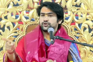 कोलकाता में बाबरी मस्जिद विवाद पर भड़के बागेश्वर बाबा, बोलें-''सनातनी चाहिए, तनातनी नहीं''