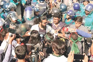 बांग्लादेश में निशाने पर भारतीय मिशन, राजशाही में असिस्टेंट हाई कमीशन की तरफ बढ़ रहे प्रदर्शनकारी