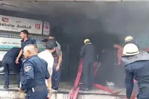गुजरात के भावनगर में दर्दनाक हादसा: पैथोलॉजी लैब में भीषण आग, कई मरीजों को सुरक्षित निकाला, राहत बचाव कार्य जारी