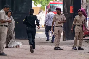 दिल्ली पर फिर छाया मौत का साया : कई स्कूलों को आज फिर मिली बम की धमकी, जांच में जुटी एजेंसियां