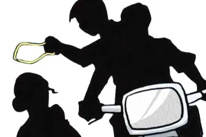 नाबालिग चैन स्नैचर पकड़ा, बाइक समेत गोल्ड चैन बरामद 