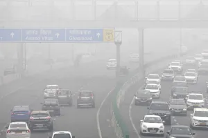 दिल्ली की हवा हुई और भी जहरीली, एक्यूआई 400 के पार, प्रशासन अलर्ट मोड़ पर