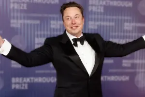 Elon Musk ने रचा इतिहास, कमाई के मामले में बने दुनिया के पहले व्यक्ति