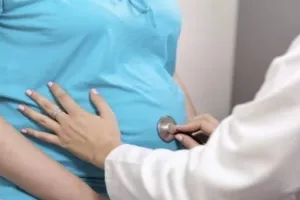 गर्भवती व धात्री महिलाओं को मिल रहा एफसीएम का सुरक्षा कवच, एनीमिक गर्भवती महिलाओं को लगाए जा रहे निःशुल्क फेरिक कार्बोक्सी माल्टोज इंजेक्शन