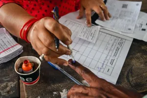 तेलंगाना: ग्राम पंचायत चुनाव के पहले चरण के लिए मतदान जारी, शाम को होगी नतीजों की घोषणा