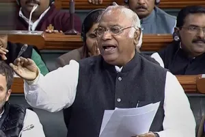 शीतकालीन सत्र के दौरान मल्लिकार्जुन खरगे का BJP पर हमला, संसद में ‘ड्रामेबाजी’ का लगाया आरोप