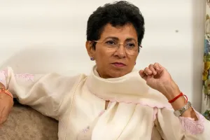 देश में बढ़ते ऊर्जा संकट पर तुरंत ठोस उपाय करे सरकार : एलपीजी सिलेंडरों की कमी के कारण घंटों लाइन में लग रहे लोग, सैलजा ने कहा- कई स्थानों पर धक्का-मुक्की के हालात चिंताजनक