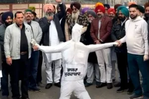 मनरेगा खत्म करने के विरोध में कांग्रेस का देशव्यापी प्रदर्शन, फूंका केंद्र सरकार का पुतला