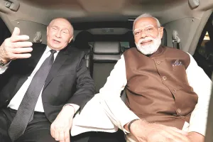 पुतिन पधारे, देश निहारे : पीएम खुद अगवानी करने हवाई अड्डे पहुंचे, मोदी ने सम्मान में दिया डिनर