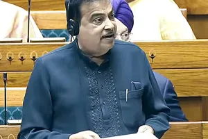 नितिन गड़करी का दावा: पेट्रोलियम पदार्थोँ में एथनॉल मिलाने से वाहनों को कोई नुकसान नहीं