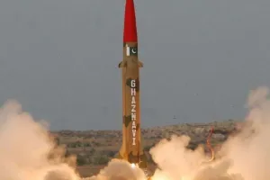 पाकिस्तानी नौसेना ने सतह से हवा में मार करने वाली लंबी दूरी की मिसाइल का किया सफल परीक्षण