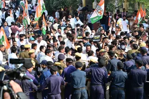 SIR मुद्दे पर वाराणसी में यूथ कांग्रेस का विरोध प्रदर्शन, 60 से अधिक कार्यकर्ता गिरफ्तार