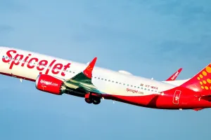 IndiGo संकट के बीच स्पाइसजेट ने की 100 अतिरिक्त उड़ानों की घोषणा, यहां देखें पूरा शेड्यूल 